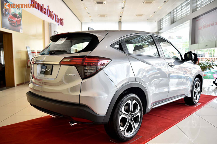 HR-V 2018 sắp có thể được bán ra với 2 phiên bản gồm: G và L (cao cấp) - 2 phiên bản đều sử dụng chung 1 động cơ 4 xy-lanh thẳng hàng SOHC i-VTEC dung tích 1.8 lít kết hợp với hộp số tự động vô cấp CVT.