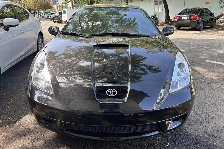 Cái tên Celica bắt nguồn từ tiếng Latin coelica có nghĩa là “thiên đường”, ám chỉ việc chiếc xe có thể mang đến những cảm xúc rất thú vị và thăng hoa trên đường. Tại Nhật Bản, Celica là độc quyền cho chuỗi đại lý cửa hàng Toyota Corolla.