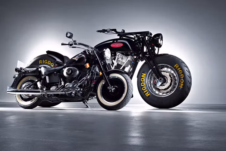 Anh chàng "béo" Fat boy có vẻ bị lép vế hoàn toàn trước gã khổng lồ này.