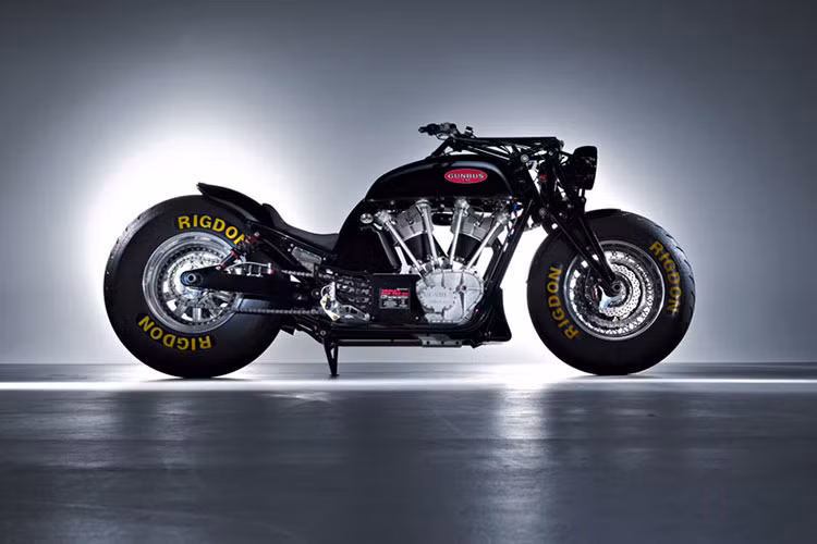  Cỗ máy 2 bánh Gunbus 410 của Clemens F. Leonhardt đến từ nước Đức được ví như "khủng long" không chỉ do nó sở hữu thân hình đồ sộ, mà còn cả động cơ và giá bán "khủng".