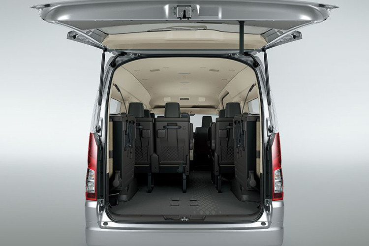 Mặc dù Toyota vẫn chưa tiết lộ động cơ cho Granvia 2019, nhưng chắc chắn nó sẽ được trang bị động cơ dầu tăng áp đi cùng với hệ dẫn động cầu sau. Khả năng cao Granvia 2019 sẽ sử dụng động cơ dầu 2.8L tương tự người anh em Hiace.