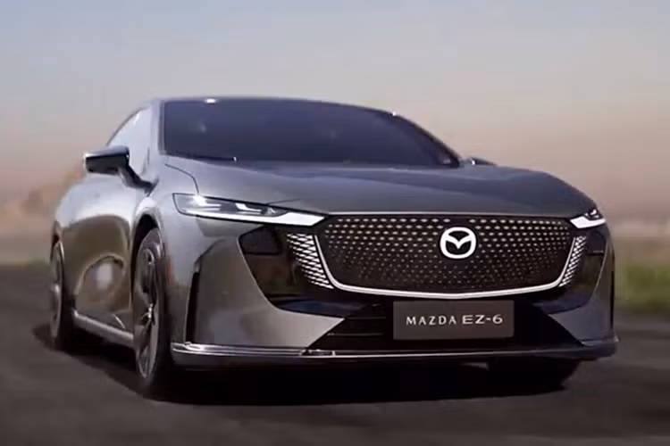 Đầu tiên là mô-tơ điện nằm trên cầu sau, tạo ra công suất tối đa 215 mã lực hoặc 255 mã lực, tùy phiên bản, cùng mô-men xoắn cực đại 320 Nm. Mô-tơ điện này kết hợp cùng pin 58,9 kWh hoặc 66,8 kWh, mang đến phạm vi di chuyển lần lượt 530 km và 610 km theo chu trình thử nghiệm CLTC.