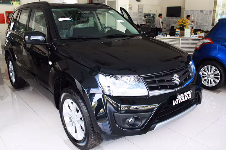 Mẫu xe ế ẩm nhất của Suzuki tại Việt Nam trong tháng 3/2017 vừa qua là Suzuki Grand Vitara, Từ mức bán chỉ được đúng 2 chiếc trong tháng 2 vừa qua, đến tháng 3/2017 doanh số mẫu xe cũ kỹ này giảm đúng một nửa - chỉ có một chiếc được bán ra thị trường.
