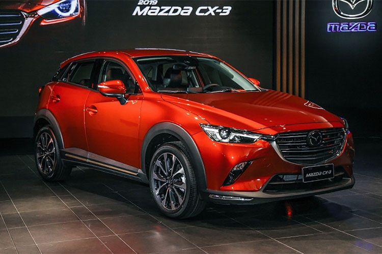 Tại Thái Lan, Mazda CX-3 2018 ngoài những màu cũ, còn được bổ sung 2 màu sơn ngoại thất mới là xám Gray Machine và đỏ Red Soul Crystal. Phiên bản nâng cấp này bao gồm 5 trang bị với giá dao động từ 879.000 - 1.189.000 Baht (tương đương 607 - 820 triệu đồng) và cạnh tranh với những đối thủ như Honda HR-V, Ford EcoSport và Toyota C-HR.