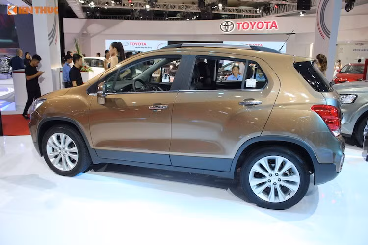 Cụ thể, vào thời điểm tháng 1/2017, trong 77 xe bán ra thì khách hàng ở miền Nam chiếm số lượng áp đảo với 42 xe, trong khi miền Bắc bán chỉ 18 xe, còn miền Trung là 17 xe. Sang tháng 2, khách hàng miền Nam vẫn chiếm số lượng lớn Trax bán ra, tới 33 xe trong tổng số 64 xe, kế đến là khách hàng miền Bắc với 16 xe và miền Trung 15 xe.