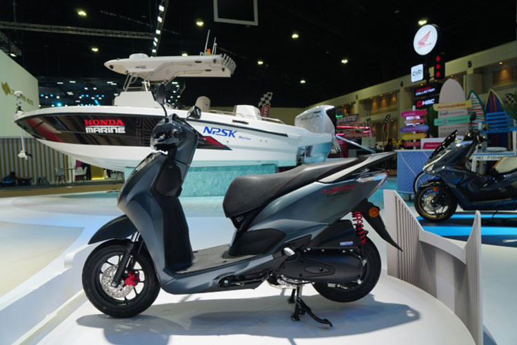 Về thông số kỹ thuật, mẫu xe tay ga Honda LEAD 125 mới tại Thái Lan sẽ sở hữu động cơ 124,77 cc eSP+ với hệ thống phun nhiên liệu PGM-FI 4 thì, và làm mát bằng dung dịch.