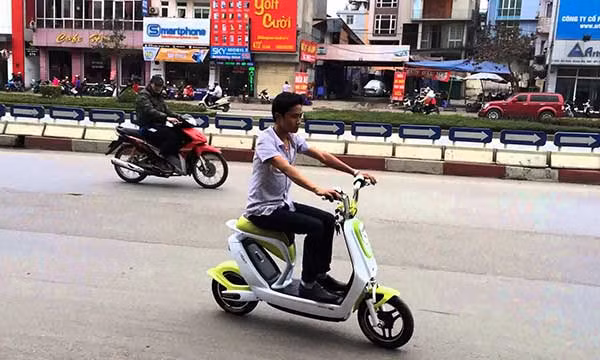 Dang ký xe may dien phai nop le phi truoc ba tu ngay 1/7-Hinh-2