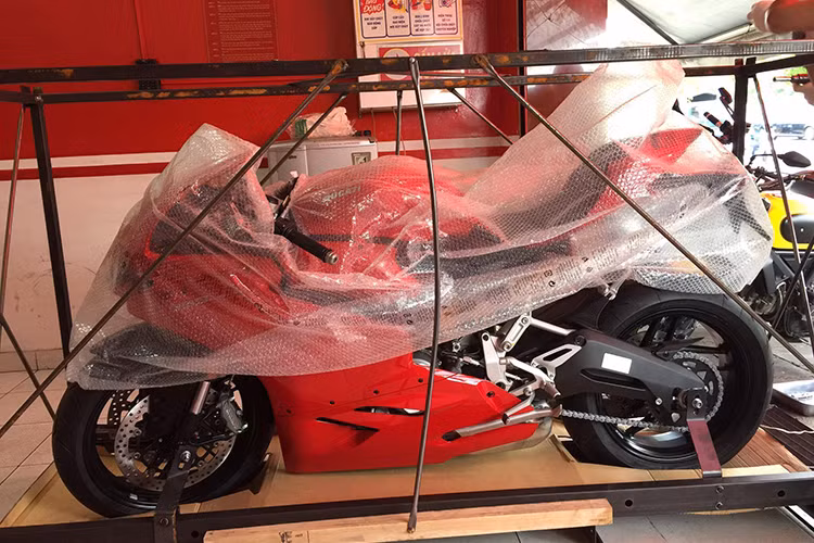 Từng được Ducati tại Thái Lan giới thiệu vào 5/2016, nhưng phải đến hôm nay phiên bản Ducati 959 Panigale sản xuất tại Châu Á (cụ thể là được lắp ráp tại nhà máy ở Thái Lan) mới chính thức được nhà phân phối tại Việt Nam đưa về chuẩn bị ra mắt.