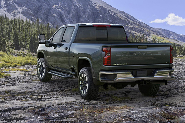 Điểm nhấn của mẫu xe bán tải hạng nặng này là khối động cơ xăng V8, dung tích 6,6 lít mới, tạo ra công suất tối đa 401 mã lực và mô-men xoắn cực đại 628 Nm. Sức mạnh được truyền tới bánh thông qua hộp số tự động 6 cấp nâng cấp và hệ dẫn động 4 bánh tùy chọn.