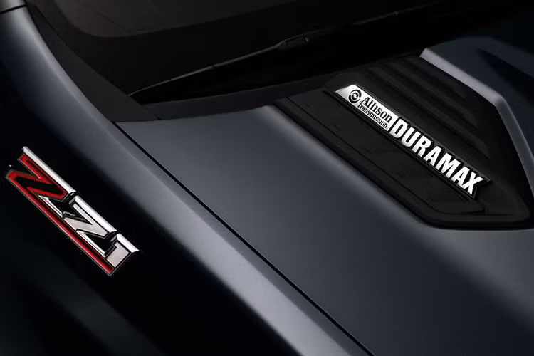 Sức mạnh động cơ được truyền tới bánh thông qua hộp số tự động Allison 10 cấp mới. Có thể nói, các thông số động cơ của Chevrolet Silverado HD 2020 dường như không có gì quá đáng ngạc nhiên.