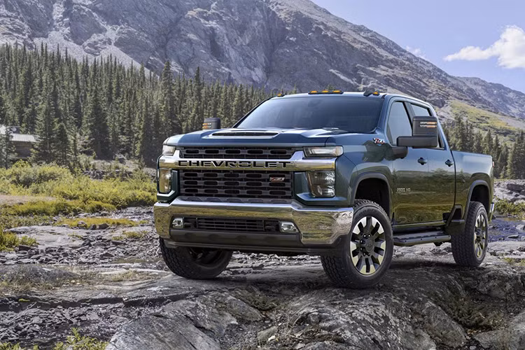 Mẫu xe bán tải Chevrolet Silverado HD phiên bản nâng cấp sẽ chính thức trình làng trong triển lãm Ô tô Chicago 2019 sắp diễn ra. Trước thời điểm này, hãng Chevrolet đã tung ra những hình ảnh và thông tin đầu tiên của Silverado HD 2020.