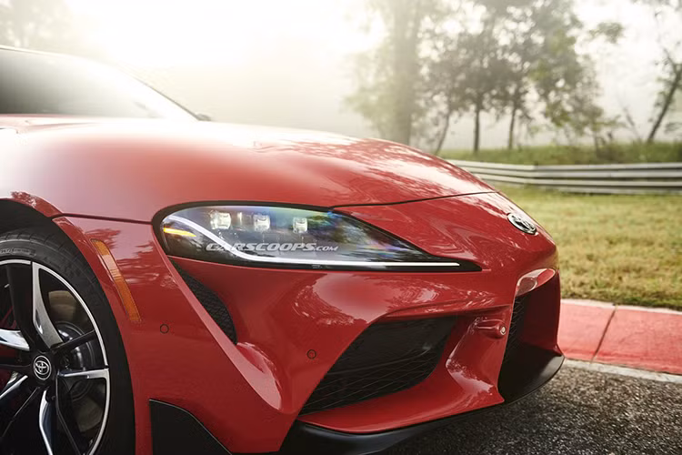 Về thiết kế, Supra mới sở hữu phần đầu xe ấn tượng dài, và được chia thành ba khe hút gió lớn, bộ đèn pha LED thanh mảnh được kéo vào giữa. Lưới tản nhiệt của xe được thiết kế dạng hình thang với mắt lưới tổ ong.