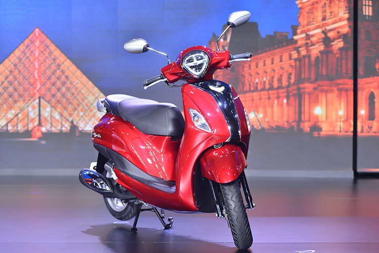 Động cơ Blue Core 125 cc, làm mát bằng không khí trên Yamaha Grande bản nâng cấp sẽ tích hợp thêm hệ thống trợ lực điện Hybrid giúp tăng 7% mô-men xoắn cực đại lên mức 10,4 Nm tại tua máy 5.000 vòng/phút. Công suất tối đa 8,2 mã lực tại vòng tua máy 6.500 vòng/phút.