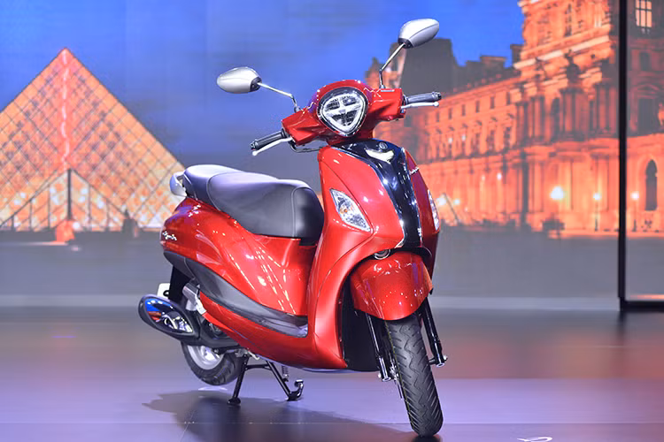 Động cơ Blue Core 125 cc, làm mát bằng không khí trên Yamaha Grande bản nâng cấp sẽ tích hợp thêm hệ thống trợ lực điện Hybrid giúp tăng 7% mô-men xoắn cực đại lên mức 10,4 Nm tại tua máy 5.000 vòng/phút. Công suất tối đa 8,2 mã lực tại vòng tua máy 6.500 vòng/phút.