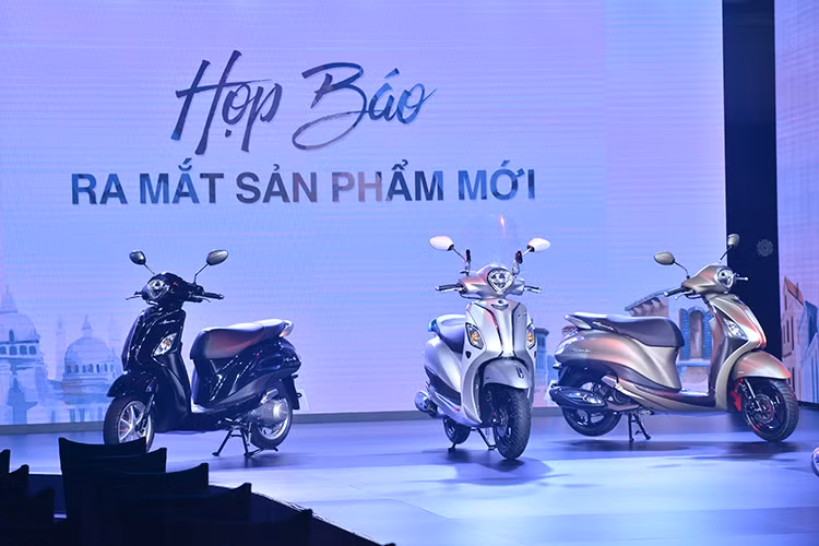 Ngoài ra trên mẫu xe tay ga Yamaha Grande 2018 mới này, nó còn được trang bị thêm hệ thống ngắt động cơ tạm thời Stop &amp; Start System (SSS) cho khả năng tiết kiệm nhiên liệu tối đa và tính năng khởi động với một nút bấm (One-Push Start) êm ái cho người dùng.