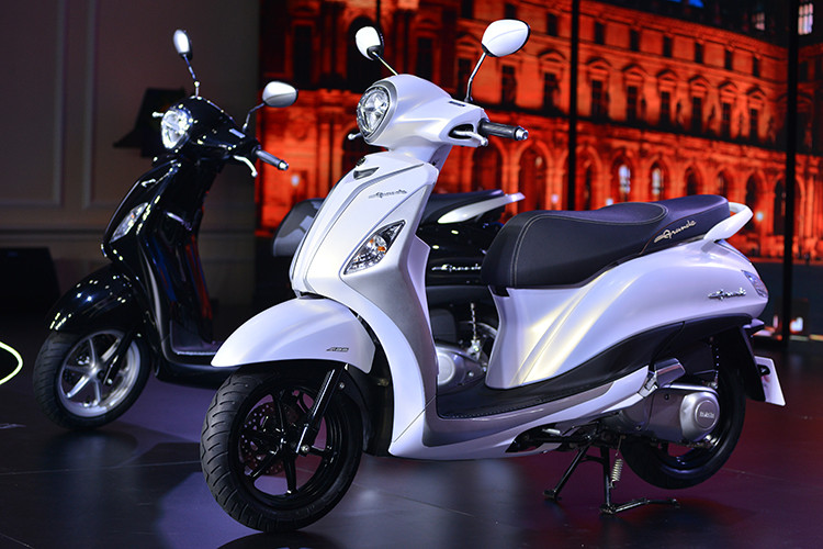 Grande hybrid thế hệ mới có kích thước 1.820 mm x 685 mm x 1.150 mm, chiều cao yên vẫn ở mức 790 mm, cao hơn 30 mm. Phiên bản tiêu chuẩn nặng 100 kg, bản ABS nặng 101 kg, trong khi đó mẫu xe cũ có khối lượng 99 kg. Mẫu xe này vẫn thừa hưởng những đường nét mềm mại từ thế hệ tiền nhiệm. Thân xe bo tròn, phù hợp với phái nữ.