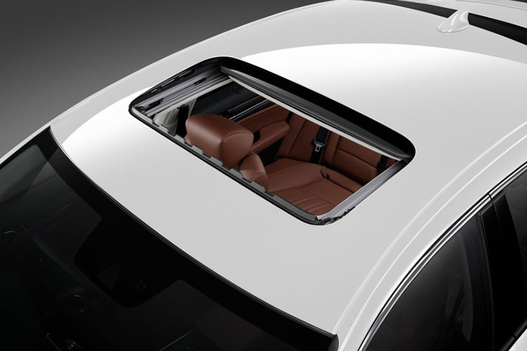 Động cơ kết hợp với mô-tơ điện mạnh 135 kW (183 mã lực) và hộp số E-CVT. Trong khi đó, pin của mẫu xe là Ternary lithium do CATL sản xuất. Hiện chưa có thông tin về mức tiêu thụ nhiên liệu và quãng đường di chuyển bằng pin của Honda Accord e:PHEV 2023. Nhưng, chắc chắn xe sẽ tiết kiệm xăng hơn so với phiên bản máy xăng và hybrid.