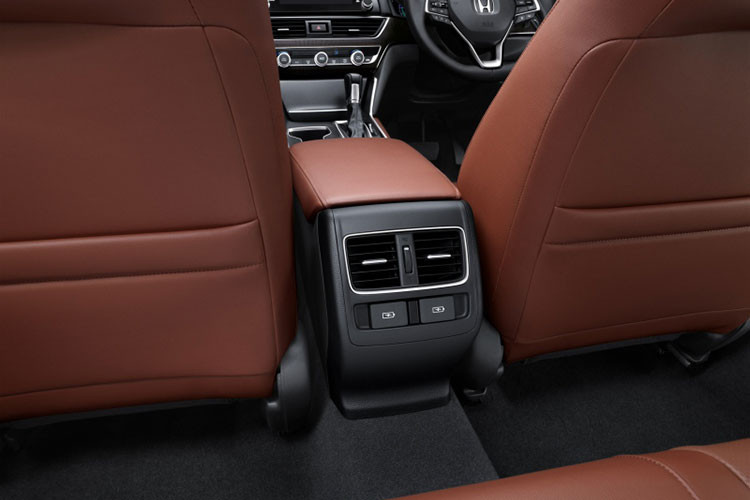 Với công nghệ mới, hệ thống phát hiện điểm mù của xe có thể phát hiện vật thể ở khoảng cách 25 m. Trong khi đó, hệ thống kiểm soát hành trình thích ứng và hỗ trợ giữ làn đường được cải tiến để phản ứng tự nhiên hơn. Cuối cùng là hệ thống hỗ trợ lái xe khi tắc đường hoàn toàn mới, giúp người điều khiển duy trì làn đường ở tốc độ thấp.