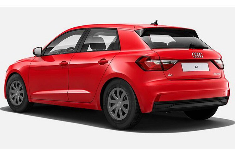 Động cơ là thứ đáng giá nhất trên chiếc Audi A1 base mới này. Xe sở hữu động cơ 3 xy lanh, cho công suất 95 mã lực. Đi cùng với nó là hộp số sàn 6 cấp. (Dù bản cao cấp được trang bị động cơ tăng áp có thể đạt công suất lên đến 200 mã lực và hộp số S-Tronic hiện đại).