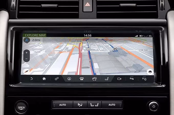 Land Rover Discovery 2018 sẽ có giá khởi điểm từ 53.085 USD, tăng 2.100 USD so với bản 2017 khi lần đầu tiên ra mắt. Đây là mức giá áp dụng cho mẫu cơ sở SE được trang bị động cơ xăng. Mức giá đối với Phiên bản động cơ diesel tối thiểu từ 55.085 USD.