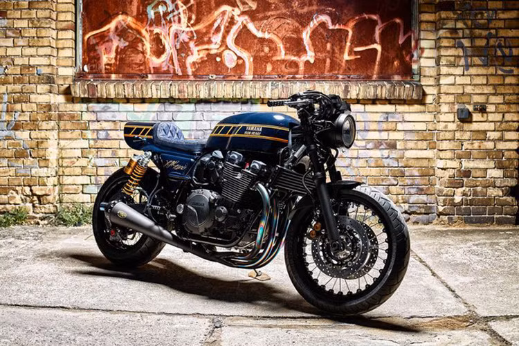 Yamaha XJR1300 vẫn được hãng độ giữ nguyên động cơ 4 xi-lanh thẳng hàng dung tích 1.251 phân khối làm mát bằng không khí.