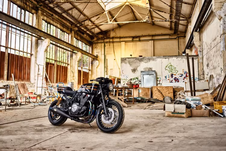 Người sáng lập Iron Heart, Shinichi Haraki với mục đích ban đầu muốn tạo ra một sự kết hợp những tinh hoa của xe máy Nhật Bản và châu Âu những năm 70, 80.