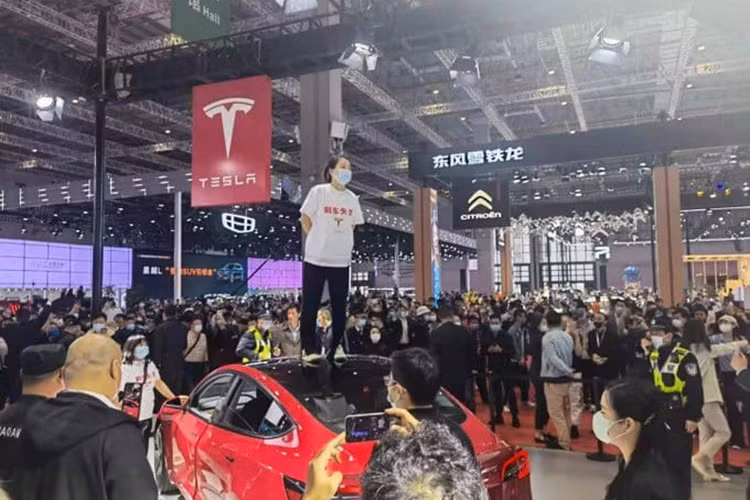 Tesla cong bo vu tai nan xe dien Model Y dam tu vong 2 nguoi-Hinh-3