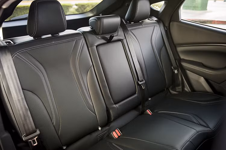 CR nói rằng chủ sở hữu Model Y đã báo cáo các vấn đề về nước sơn, hệ thống điều hòa, chất lượng lắp ráp, và hơn thế nữa. Trong khi đó, Tesla Model 3 cũng chỉ đạt điểm tin cậy dự đoán trung bình. Vì độ tin cậy là một thành phần quan trọng trong điểm tổng thể của CR, điểm số trung bình của Model 3 đã chịu ảnh hưởng tiêu cực.