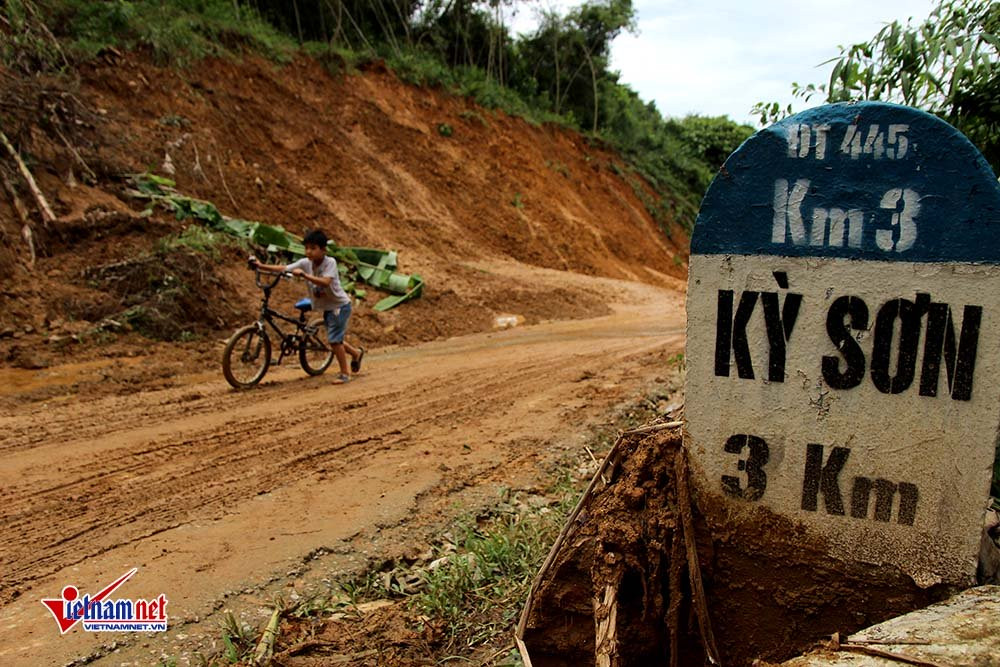 Them nhieu nha nut toac, chuc sap xuong song Da