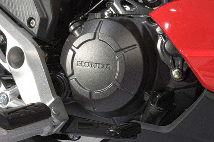 Cung cấp sức mạnh cho Honda RS-X vẫn là động cơ xi-lanh đơn DOHC, dung tích 149,16cc, phun xăng điện tử PGM-Fi, sản sinh công suất 15,8 mã lực tại 9.000rpm và mô-men xoắn 13,6Nm tại 7.000rpm thông qua hộp số 6 cấp.