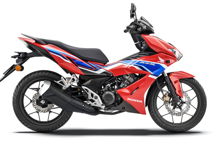 Ngoài ra phần lưới ở hốc gió xe RS-X cũng có thiết kế dạng tổ ong thay vì nan dọc trên Winner X. Tiếp đó, phần ốp ống xả của Honda RS-X có thiết kế với chi tiết gờ gấp khúc, có lỗ thông gió thay vì ốp trơn trên ống xả của Honda Winner X tại thị trường Việt Nam.