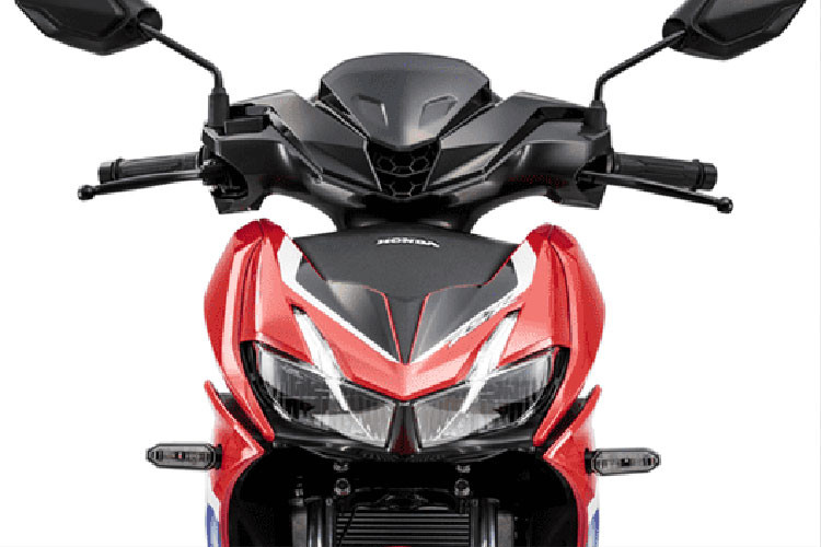 Bên cạnh những điểm khác lớn, Honda RS-X tại Malaysia cũng được trang bị sẵn phanh ABS ở mọi phiên bản, vân ốp kính chiệu hậu đậm nét hơn cùng mắt mèo phản quang ốp hai bên chắn bùn sau do tiêu chuẩn đăng kiểm tại quốc gia này.