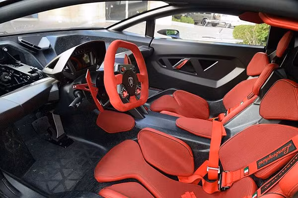 Sesto Elemento là mẫu xe được chế tạo với rất nhiều sợi carbon.