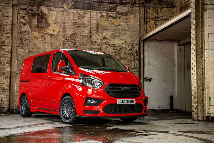 Dưạ trên nguyên mẫu những chiếc xe van Ford Transit, gói độ mới khoác lên từ thương hiệu MS-RT đình đám đã khiến cho chiếc xe hoàn toàn thay đổi, mạnh mẽ và thể thao cá tính hơn nhiều so với nguyên bản.