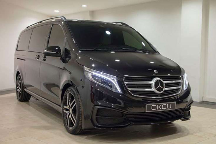 Bởi đây là một sản phẩm độc nhất vô nhị, nó có chi phí đắt hơn một chiếc van Okcu tiêu chuẩn. Giá xe Mercedes-Benz V-Class Treasure Edition này khoảng 250.000 Euro (cộng thêm chi phí chiếc van gốc) trong khi một chiếc tiêu chuẩn chỉ khoảng 150.000 Euro mà thôi.
