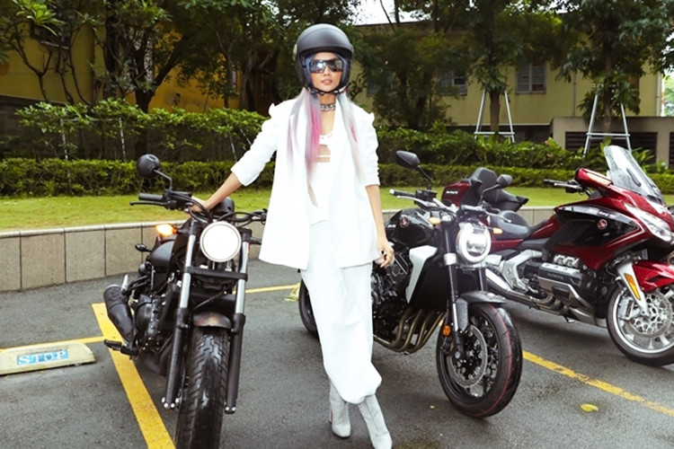 Hoa hau H'Hen Nie tau xe moto Honda Rebel hon 200 trieu