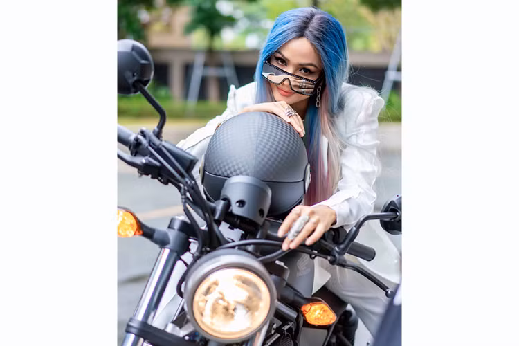 Honda Rebel 500 là sản phẩm xe môtô phân khối lớn do Honda phân phối chính thức tại thị trường Việt Nam vào tháng 3/2019. Xe mang thiết kế Bobber gọn gàng nhưng không kém phần cổ điển và hầm hố nhờ một loạt trang bị đặc trưng.