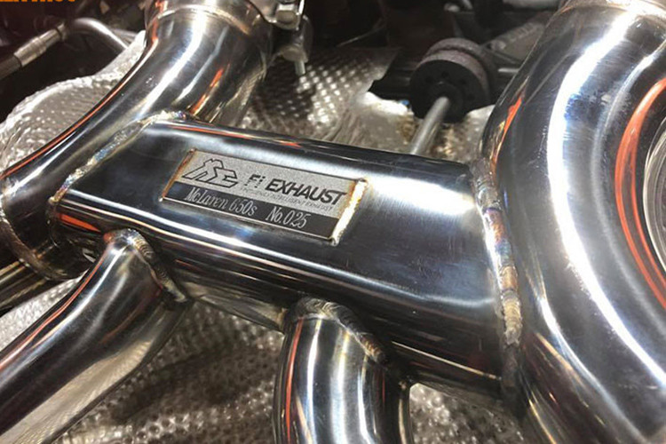 Động cơ kết hợp cùng hộp số tự động ly hợp kép 7 cấp và hệ dẫn động cầu sau, nhờ đó, siêu xe mui trần McLaren 650S Spider chỉ mất thời gian 3 giây là có thể tăng tốc từ vị trí xuất phát lên 100 km/h trước khi đạt vận tốc tối đa 328 km/h.