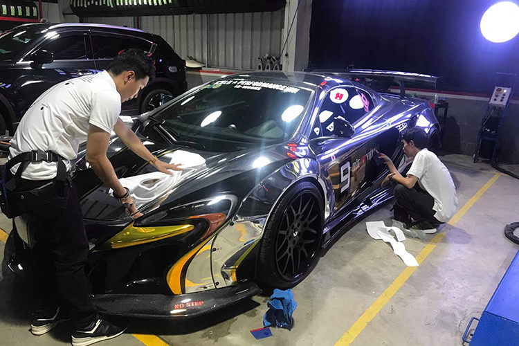 Tuy nhiên, ở hành trình siêu xe Car Passion 2019, chiếc McLaren 650S Spider của Dương Kon đã có sự khác biệt ở ngoại hình so với năm ngoái. Cụ thể, ngoại thất siêu xe mui trần của chồng siêu mẫu Ngọc Thạch đã được "lột xác" qua gói độ Liberty Walk độc nhất Việt Nam.