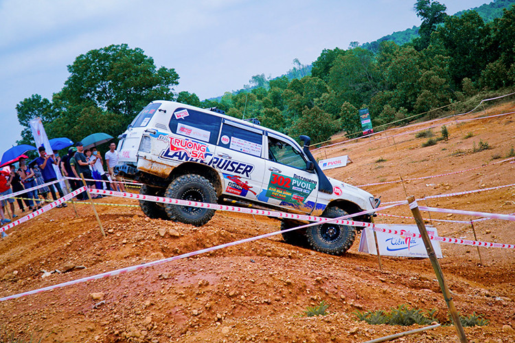 Ngoài ra khách tham quan giải đua năm nay sẽ được thưởng thức màn trình diễn drift chuyên nghiệp từ các thành viên của Redline Racing hay tiếp tục theo dõi trực tiếp những diễn biến hấp dẫn nhất của PVOIL VOC 2020 trên sóng VTVCab và truyền hình FPT.