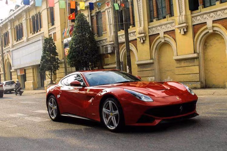 Được biết để có thể đưa được chiếc siêu xe Ý về Việt Nam và "ra biển trắng", người dùng sẽ phải chi ra một số tiền không hề nhỏ - khoảng 21 tỷ đồng (giống như chiéc Ferrari F12Berlinetta của thiếu gia Phan Thành).