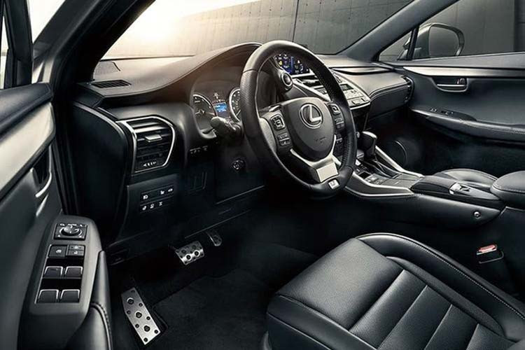 Bên trong nội thất, xe được trang bị hệ thống âm thanh 10 loa cao cấp Lexus Premium mang lại chất lượng âm thanh nén tuyệt đỉnh; sạc không dây chuẩn Qi có kích thước lớn tương thích với nhiều thiết bị, màn hình giải trí kích thước lớn 10.3 inch kết hợp với Giao diện điều khiển cảm ứng (Remote Touch Interface). NX 2020 cũng được trang bị Apple car play, Android Auto.
