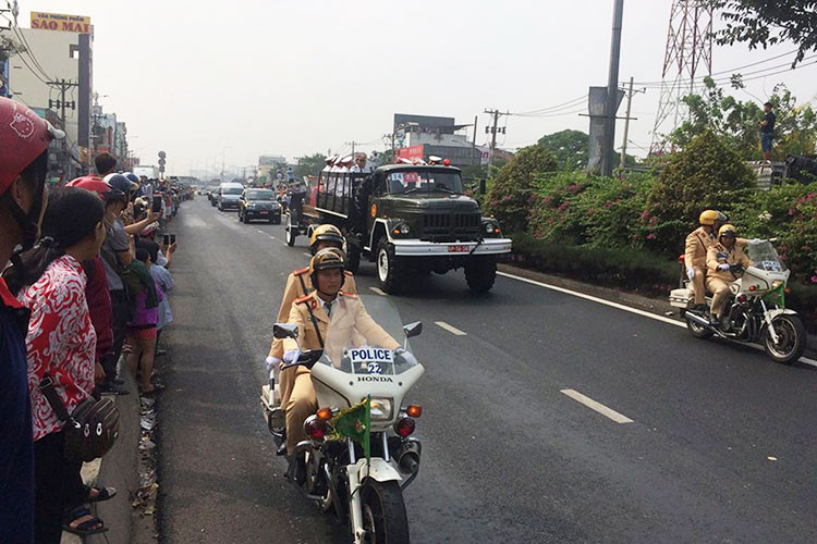 Lực lượng xe môtô phân khối lớn của các chiến sỹ cảnh sát giao thông cũng có nhiệm vụ dẫn đường và điều phối giao thông hai bên đường đi.