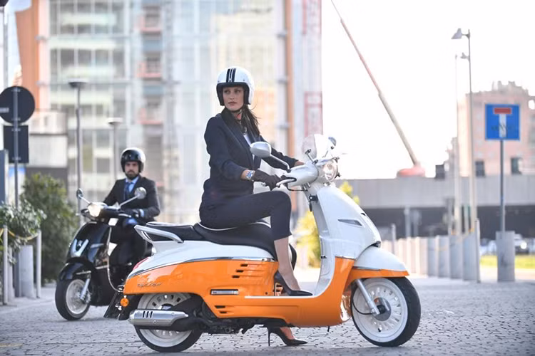 Tại những thành phố đông đúc và thường xuyên ùn tắc giao thông bạn có thể chọn mua loại xe có kích thước vừa phải, động cơ nhẹ nhàng vừa đủ. Nếu bạn thường phải đi làm xa, hoặc đường vào nhà có nhiều bậc lên xuống cao thấp, nên chọn những chiếc xe gầm cao.