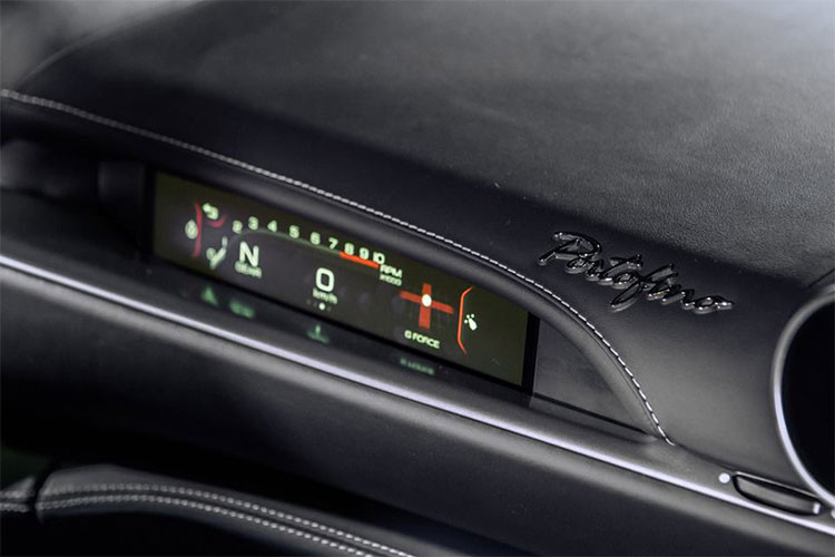 Những điểm nhấn khác bao gồm vô lăng 3 chấu, điều hòa không khí mới với hiệu suất tốt hơn dù mui đóng hay mở và ghế trước chỉnh điện 18 hướng... Ngoài ra, Ferrari Portofino còn được trang bị hệ thống cản gió mới, có tác dụng giảm tiếng ồn và giảm 30% lượng gió lọt vào bên trong nội thất khi xe mở mui.