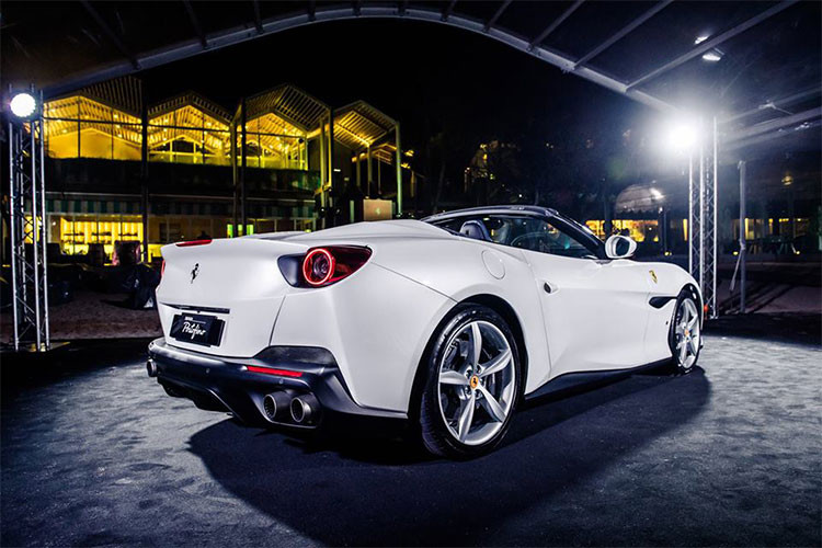 Tại thị trường Đông Nam Á, Singapore luôn được xem là thị trường trọng điểm trong khu vực của hãng siêu xe Ferrari. Chính vì thế, trong buổi giới thiệu chiếc mui trần Ferrari Portofino với giới nhà giàu Singapore đã có nhiều nhân vật cấp cao của hãng siêu xe Ý sang tham dự. 