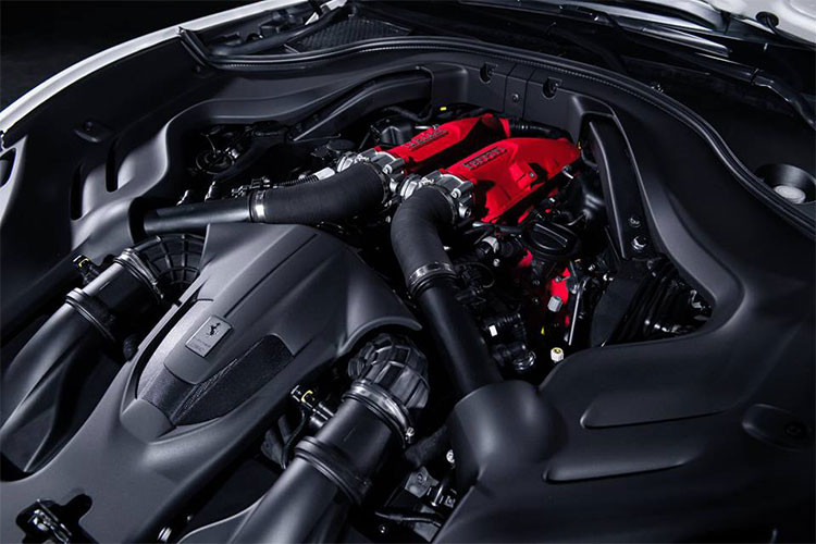 "Trái tim" của Ferrari Portofino là động cơ xăng V8, tăng áp kép, dung tích 3,9 lít lấy từ California T cũ. Động cơ này đã được cải tiến để tạo ra công suất tối đa 600 mã lực tại tua máy 7.500 vòng/phút và mô-men xoắn cực đại 760 Nm tại dải tua máy từ 3.000 - 5.250 vòng/phút. Động cơ kết hợp với hộp số tự động ly hợp kép 7 cấp F1.