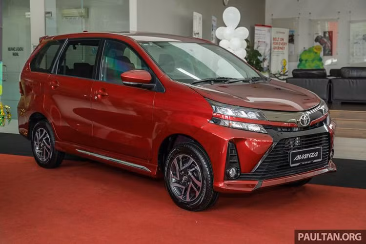 Giá bán Toyota Avanza 2019 tương ứng của 3 phiên bản 1.5E, 1.5S và 1.5S+ tại thị trường Malaysia là: 80.888RM (khoảng 452 triệu đồng), 83.888RM (468 triệu đồng) và 87.888RM (tương đương khoảng 490 triệu đồng), tất cả đều là giá chưa gồm bảo hiểm nhưng đã có bảo hành 5 năm/không giới hạn số km đường đi.