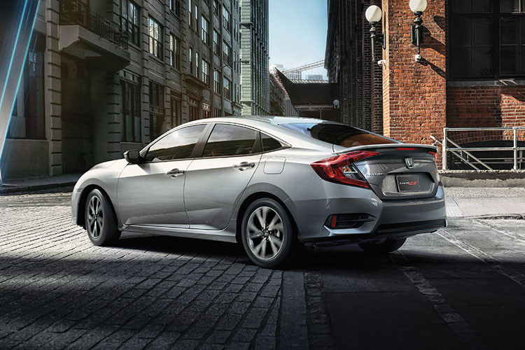 Cả ba phiên bản đều được trang bị hộp số CVT ứng dụng Công nghệ Earth Dreams với điều khiển G-Design Shift. Trang bị an toàn bao gồm; hệ thống hỗ trợ đánh lái chủ động (AHA); cân bằng điện tử (VSA); phanh ABS, EBD, BA, ESS; hỗ trợ khởi hành ngang dốc; camera lùi 3 góc quay, phanh tay điện tử, Brake Hold, khóa của tự động. Phiên bản cao cấp nhất RS được trang bị 6 túi khí trong khi 2 phiên bản còn lại chỉ được trang bị 2 túi khí.