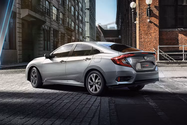 Cả ba phiên bản đều được trang bị hộp số CVT ứng dụng Công nghệ Earth Dreams với điều khiển G-Design Shift. Trang bị an toàn bao gồm; hệ thống hỗ trợ đánh lái chủ động (AHA); cân bằng điện tử (VSA); phanh ABS, EBD, BA, ESS; hỗ trợ khởi hành ngang dốc; camera lùi 3 góc quay, phanh tay điện tử, Brake Hold, khóa của tự động. Phiên bản cao cấp nhất RS được trang bị 6 túi khí trong khi 2 phiên bản còn lại chỉ được trang bị 2 túi khí.